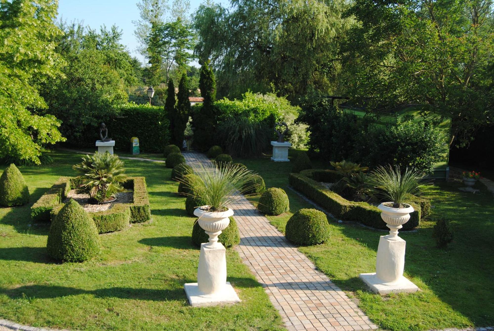 Les Insolites Du Grand Logis Marchais  Стая снимка